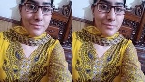 Pakistani girl with big tits and pussy for money