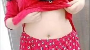 A seductive wife films herself in shalwar kamiz and speaks dirty in Hindi