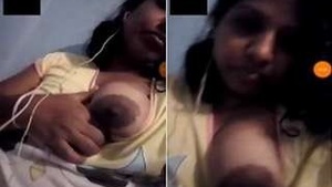 Sri Lankan girl flaunts her body on video call