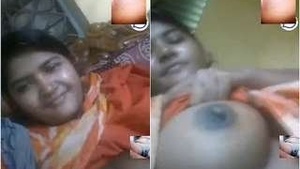 Desi babe reveals her big boobs and pussy on video call