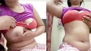 Desi bhabi flaunts her big boobs in a seductive display