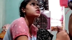 Desi bhabhi gives a handjob and sucks in kanpuri video