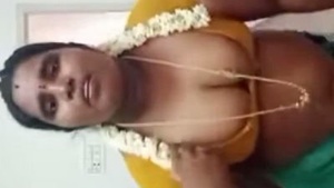 Tamil aunty with large breasts in steamy video