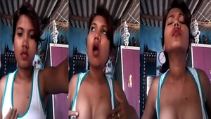 Watch a Bhojpuri babe with big boobs in a solo video