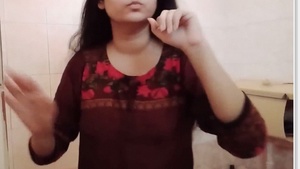 Desi bhabhi with long hair strips down for a bath in video