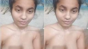 Indian babe soaps up in the shower
