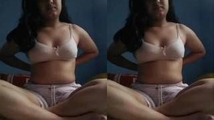 Exclusive video of a cute Indian girl giving a fingerjob