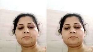 Horny bhabhi captures her nude beauty in exclusive selfie