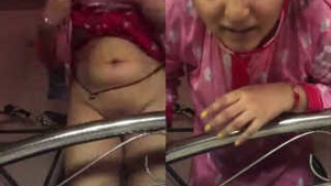 Amateur Desi bhabhi reveals her big boobs and wet pussy in exclusive video