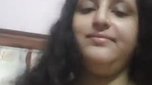 Busty Desi bhabhi flaunts her pussy and boobs in solo video