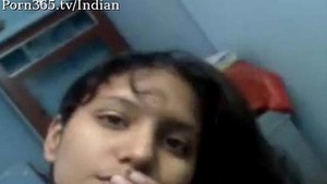 Naughty Indian college girl reveals her body in intimate video