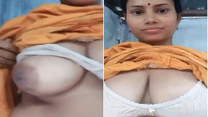 Desi amateur flaunts her big tits and pussy in amateur video