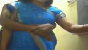 Tamil aunty masturbates in homemade video