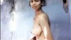 Cute Indian girl records a nude selfie on her phone