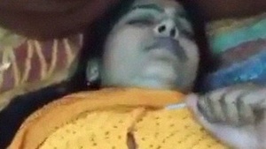 Desi aunty in a sari gets fucked hard in a hot video