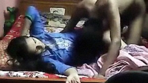 Desi college lovers' wild sex in free Indian porn video