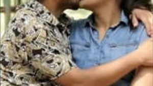 Outdoor smooching and masturbation by desi beauty with boyfriend