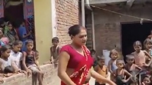 Watch a transgender Indian perform a seductive dance in this video