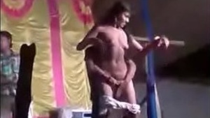 Indian MILF flaunts her hairy pussy in nude dance video