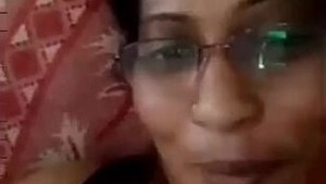 Desi auntie flaunts her breasts and vagina on VK