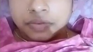 Desi bhabhi flaunts her big boobs in a titillating video