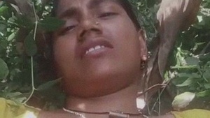 Sexy Indian couple goes nude in the outdoors