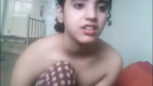 Desi teen babe gets naughty on camera with audio