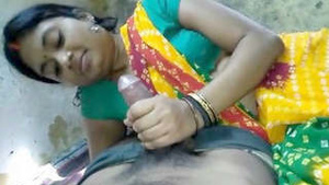 Indian bhabhi gives a sensual handjob in this steamy video