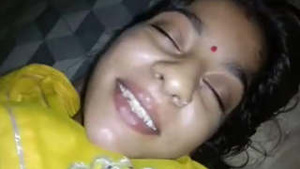 Stunning married Indian woman performs oral sex in the evening
