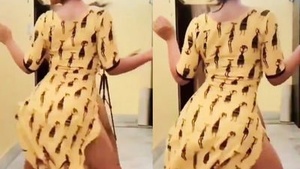 Indian babe's booty shaking dance is a sight to behold