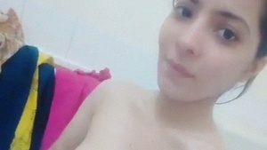 Indian girl flaunts her naked body and shaved pussy in video