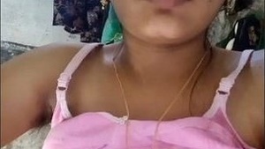 Desi Bhabhi reveals her naked body in a solo video