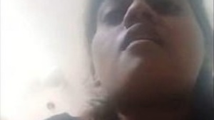 Young Indian girl gives a blowjob and gets fucked in homemade video