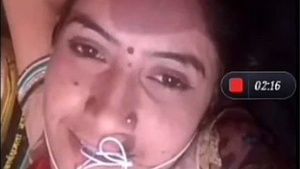 Indian mature babe's steamy webcam performance