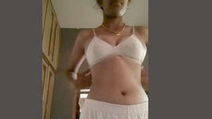 Desi girl's nude selfie with a cute smile