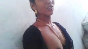 Curvy Indian bhabhi proudly showcases her large bosom